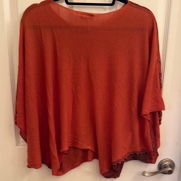 Verty Black and Orange Knit Blouse with Dolman Sleeves - Picture 2 of 4